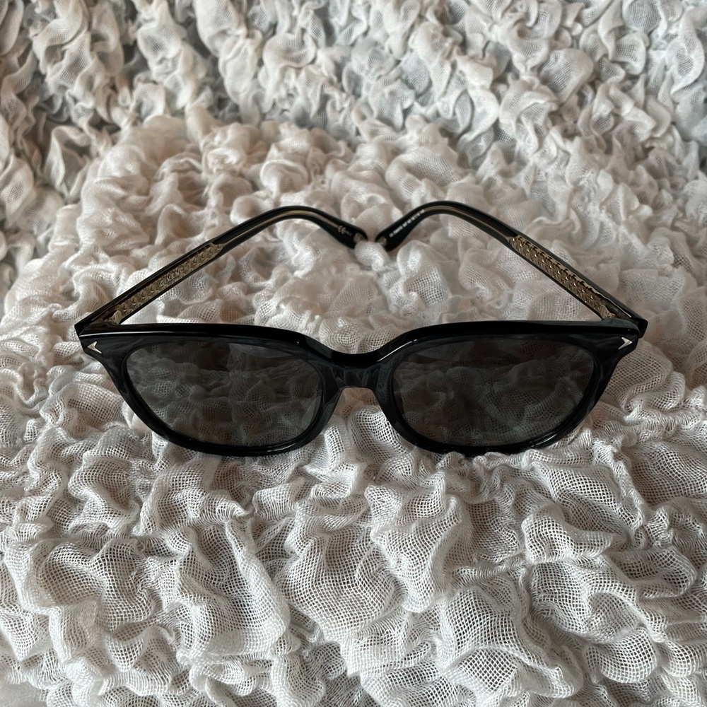 🔥HP🔥💥NWT💥 Givenchy sunglasses - Picture 11 of 15